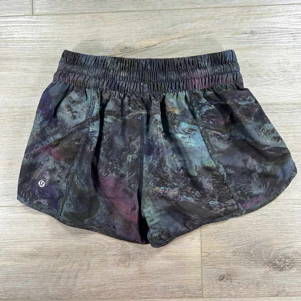Lululemon Size 8 Low Rise Tracker Lined Short V 4